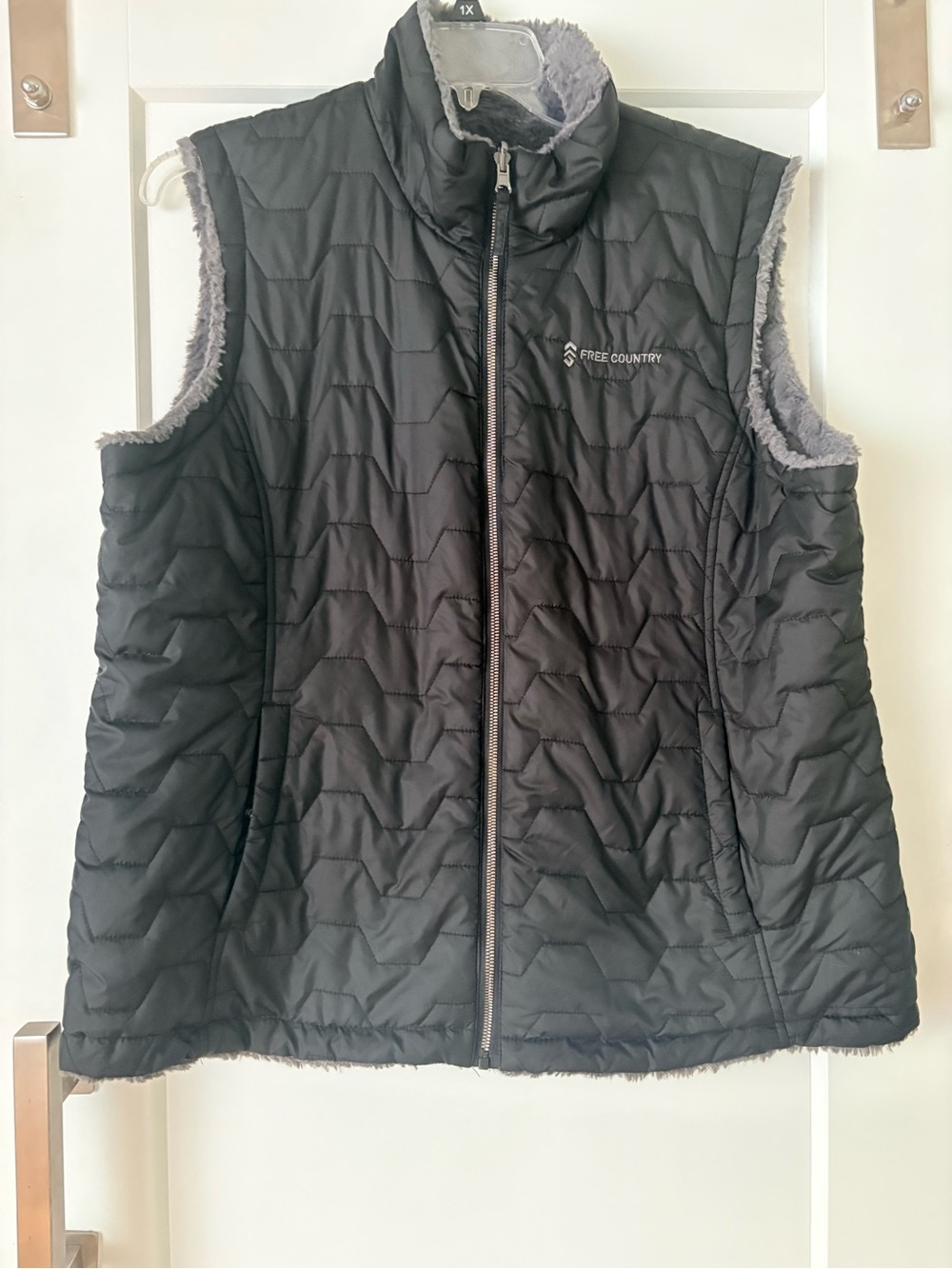 Free Country Women's Black Quilted Faux-Fur Trim Vest